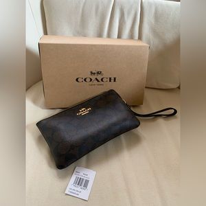 NWT COACH Large Corner Zip Wristlet In Signature Canvas in Brown/Black